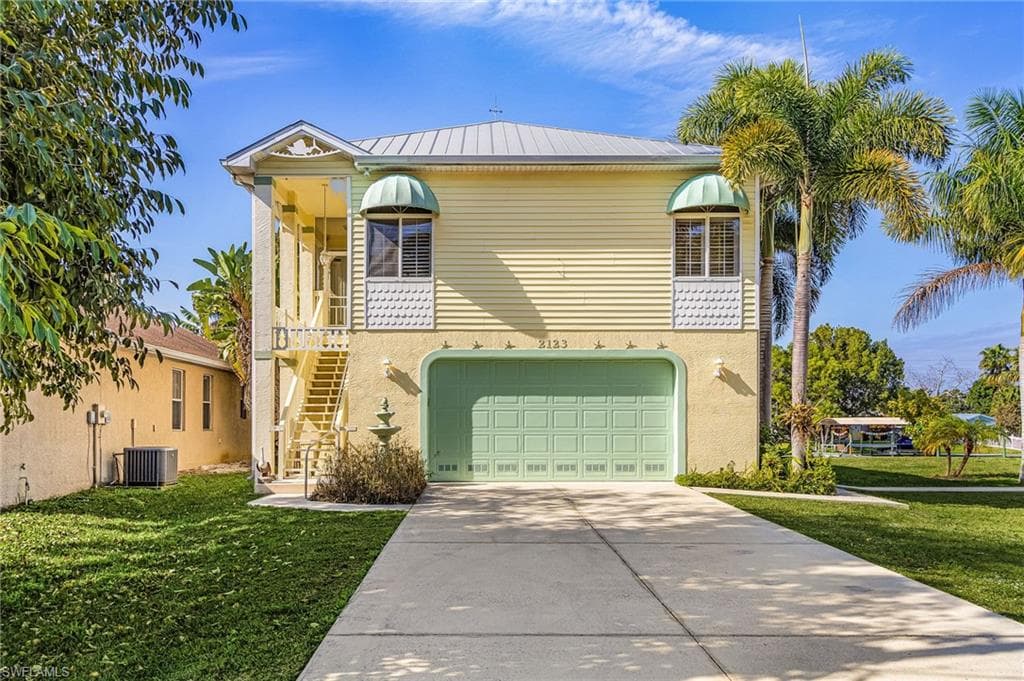 2123 Davis BLVD, FORT MYERS FL 33905-2
