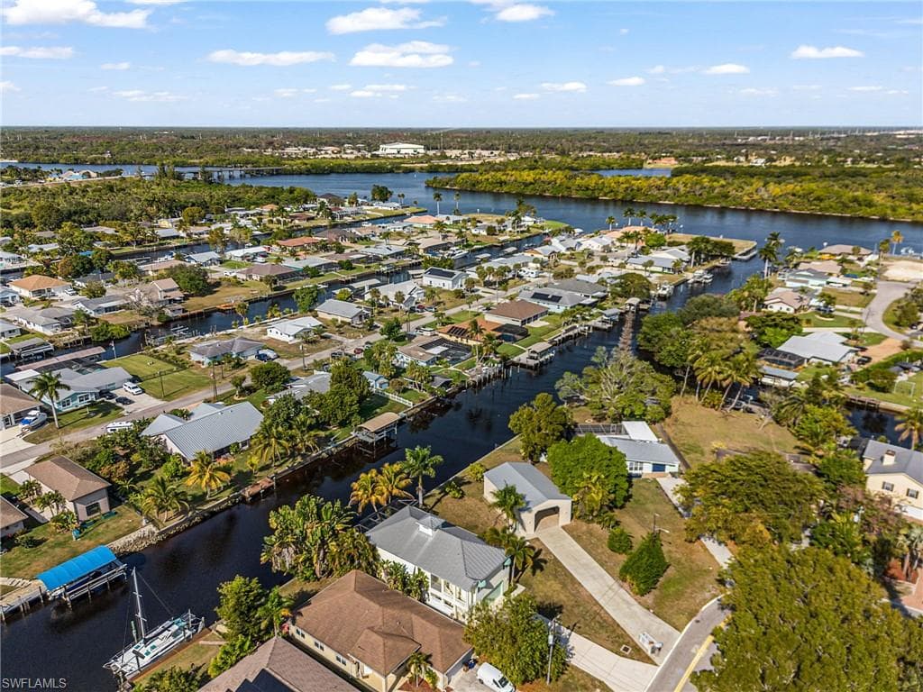 2123 Davis BLVD, FORT MYERS FL 33905-27
