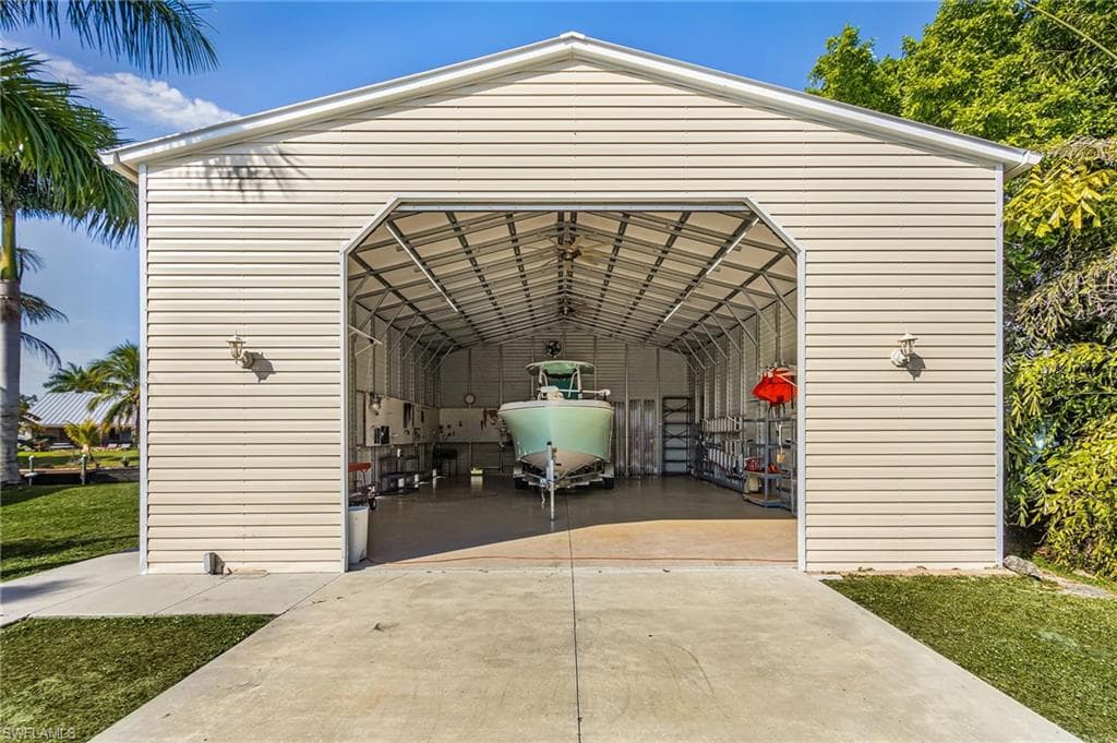 2123 Davis BLVD, FORT MYERS FL 33905-3