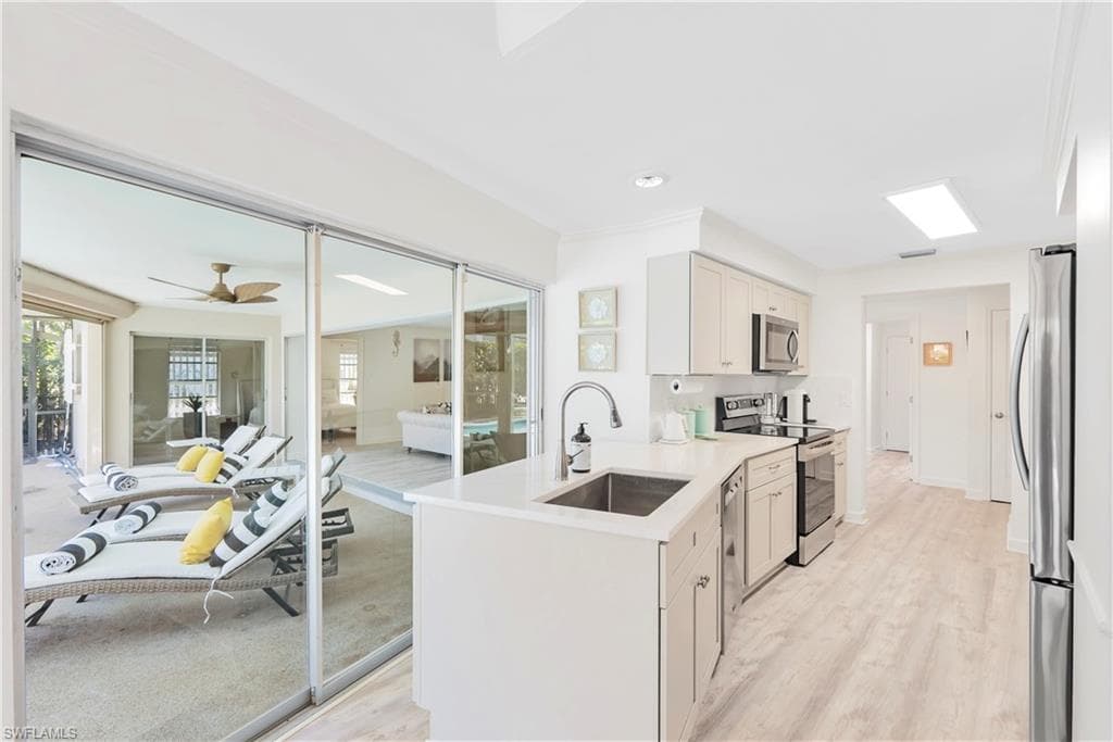 2125 Marina DR-14