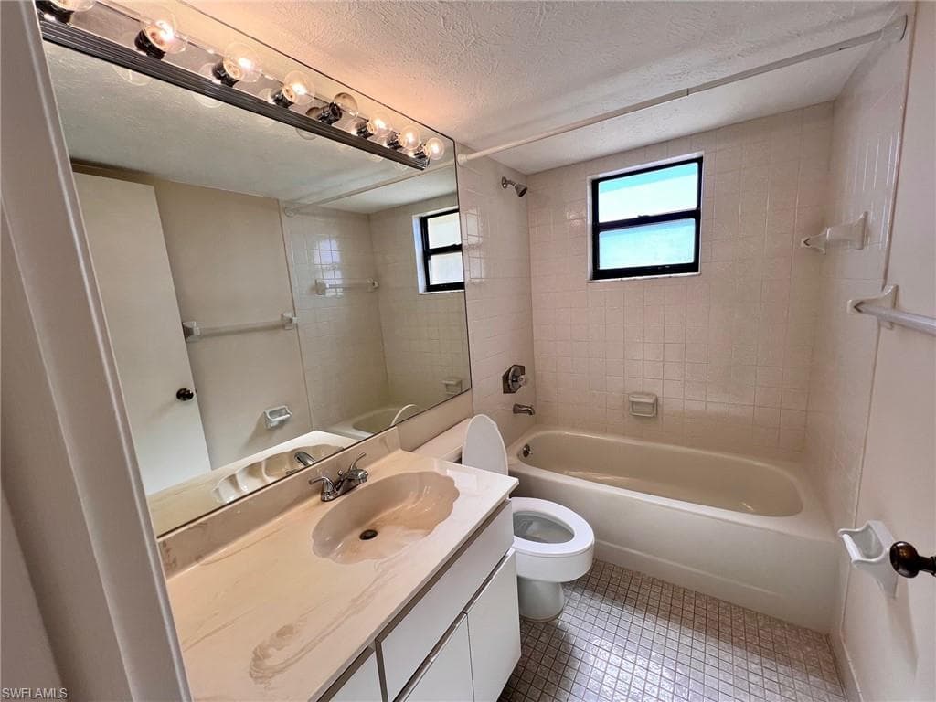4015 SE 20th PL # 206, CAPE CORAL FL 33904-15