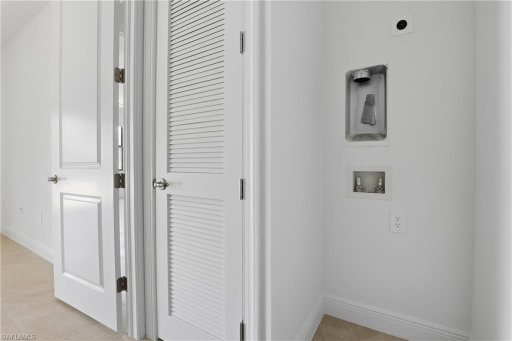 2167 Della DR, NAPLES FL 34117-26