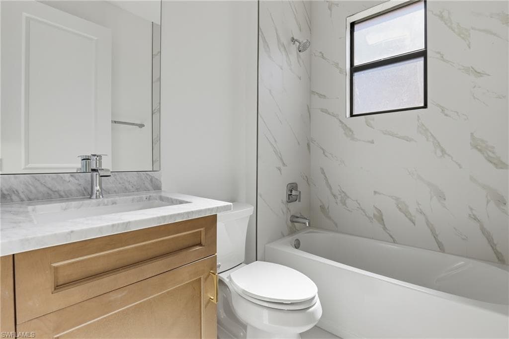 2167 Della DR, NAPLES FL 34117-25