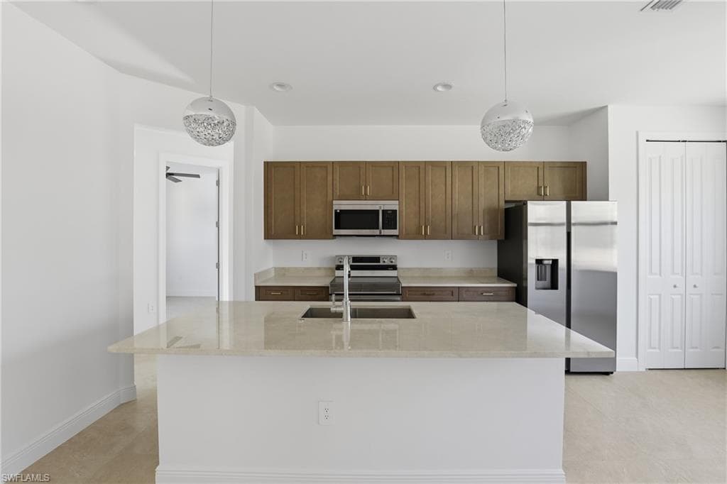 2167 Della DR, NAPLES FL 34117-9