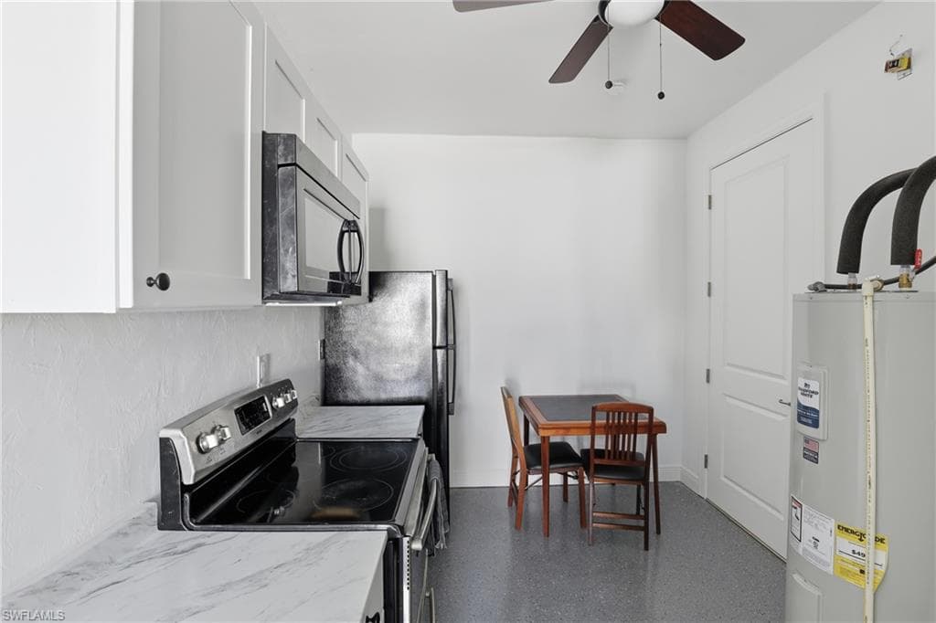 2167 Della DR, NAPLES FL 34117-30