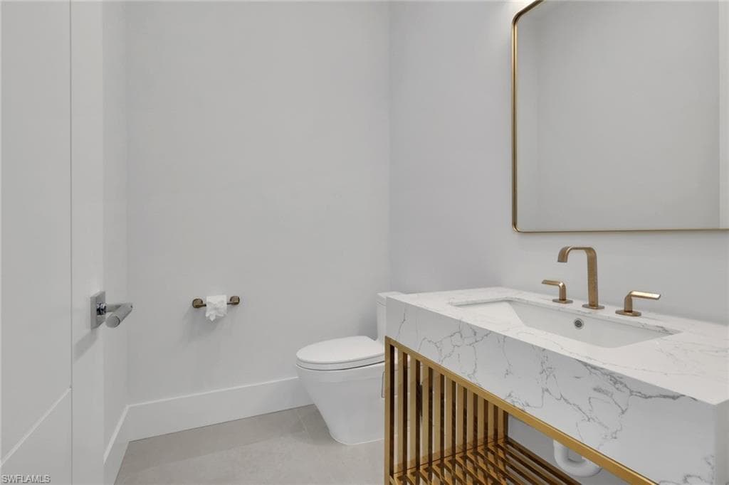 215 1st ST-22