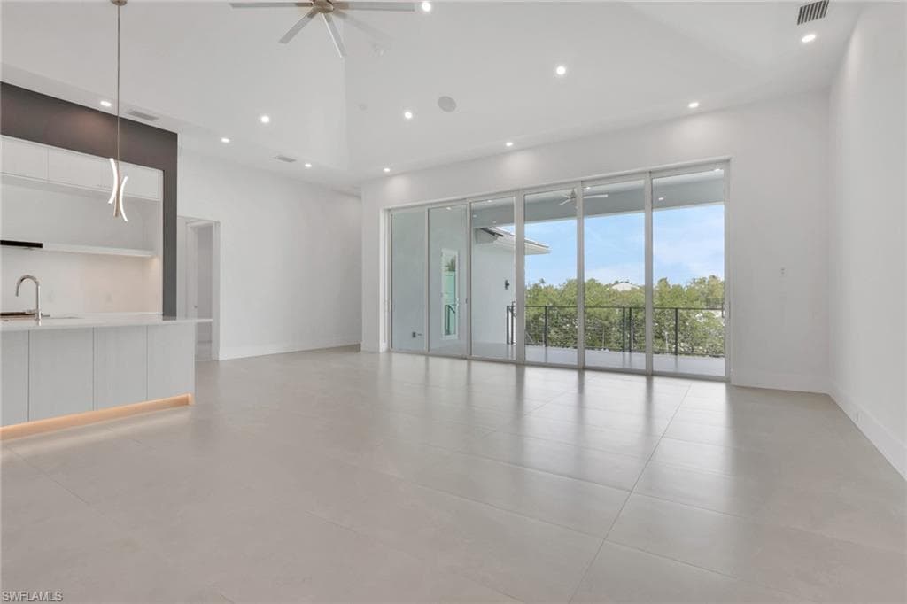 215 1st ST-6