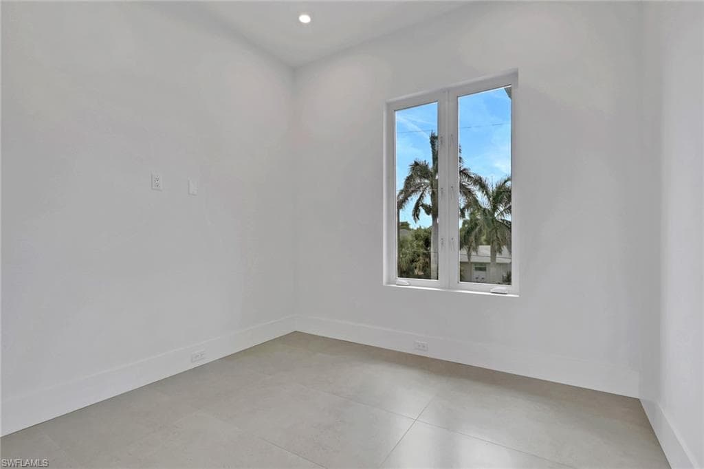 215 1st ST-23