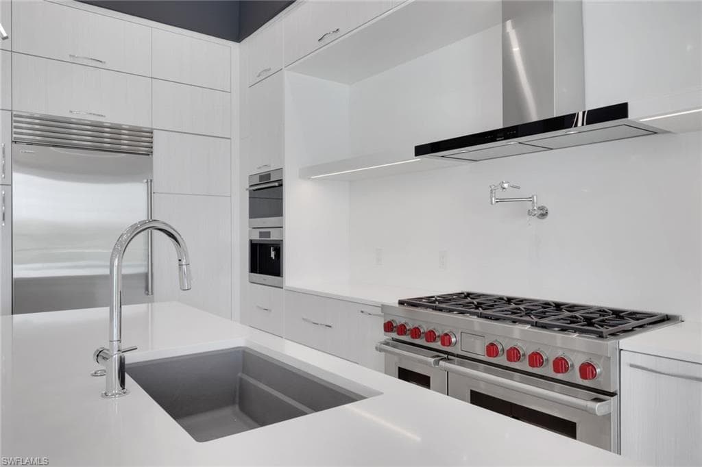 215 1st ST-9