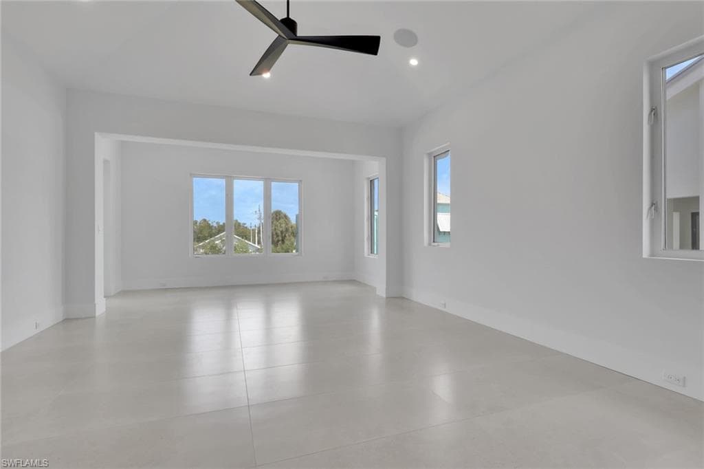 215 1st ST-14