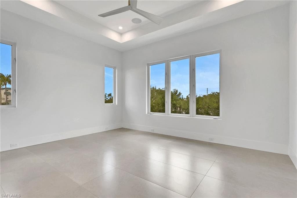 215 1st ST-18