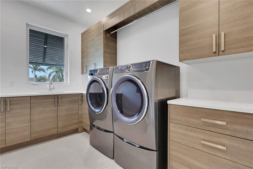 215 1st ST-24