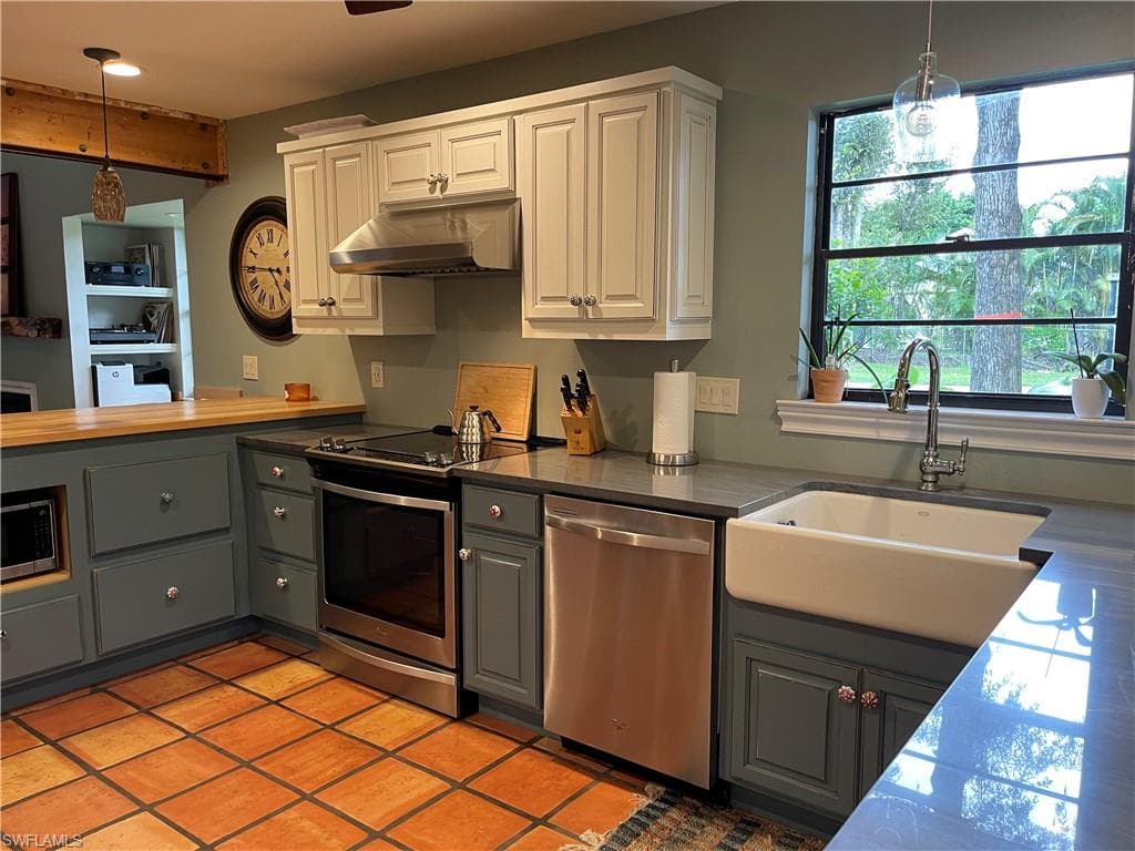 5825 Dogwood Way, NAPLES FL 34116-1