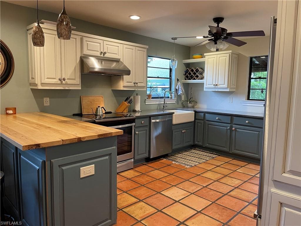 5825 Dogwood Way, NAPLES FL 34116-6
