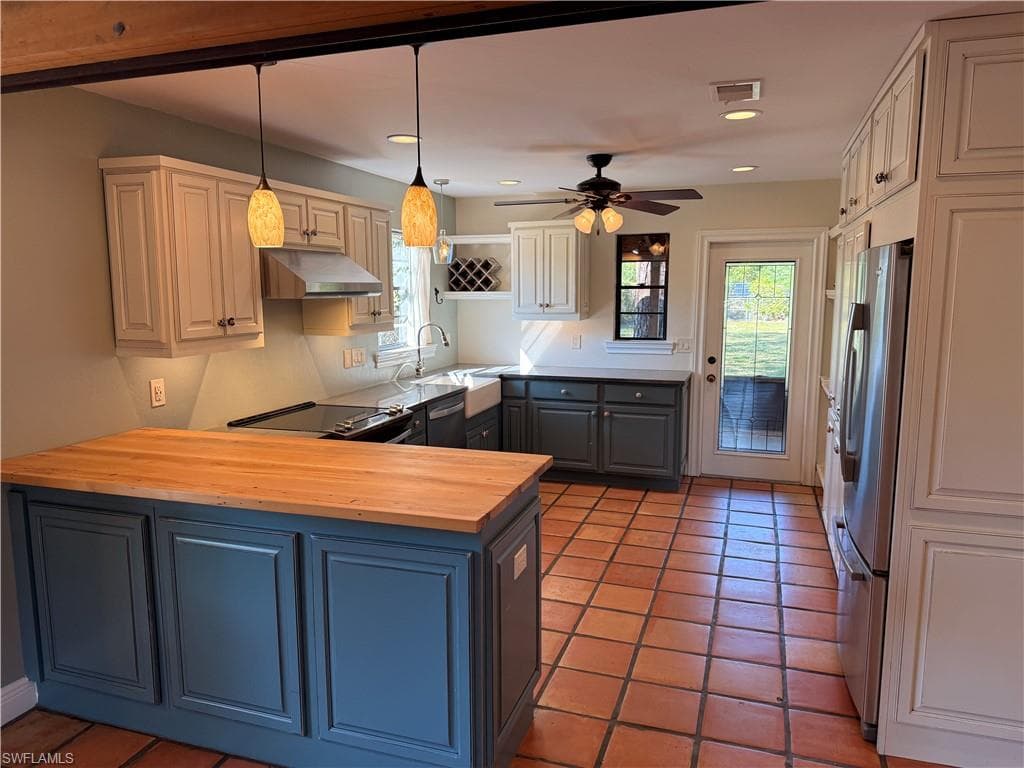 5825 Dogwood Way, NAPLES FL 34116-4