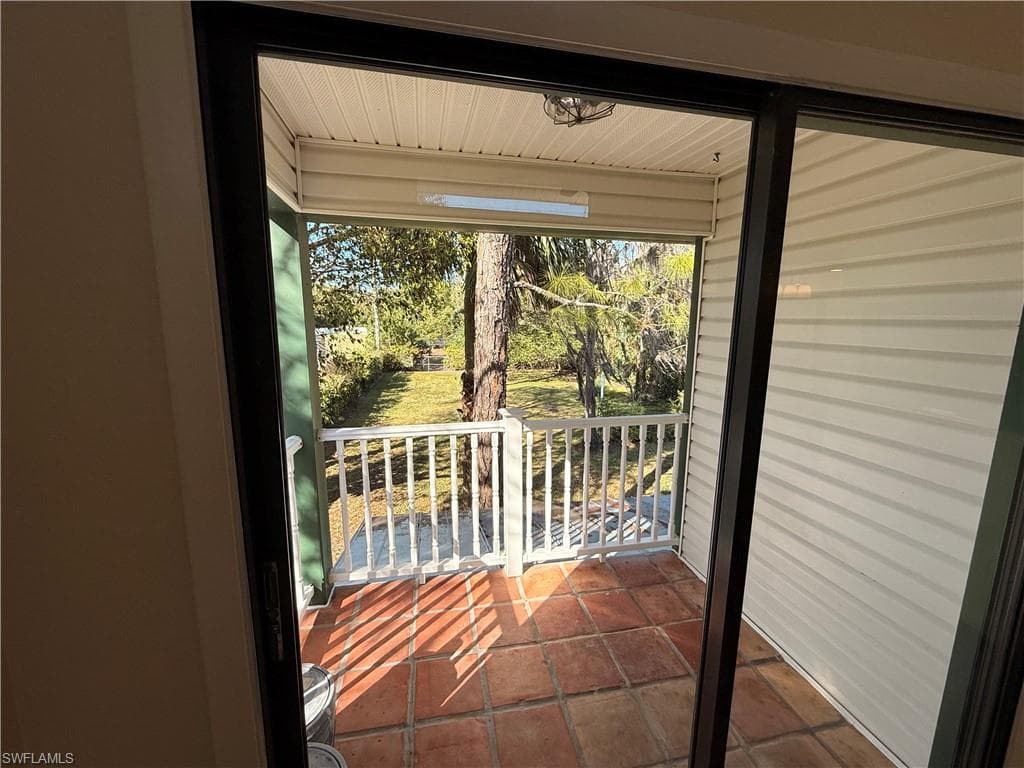 5825 Dogwood Way, NAPLES FL 34116-14