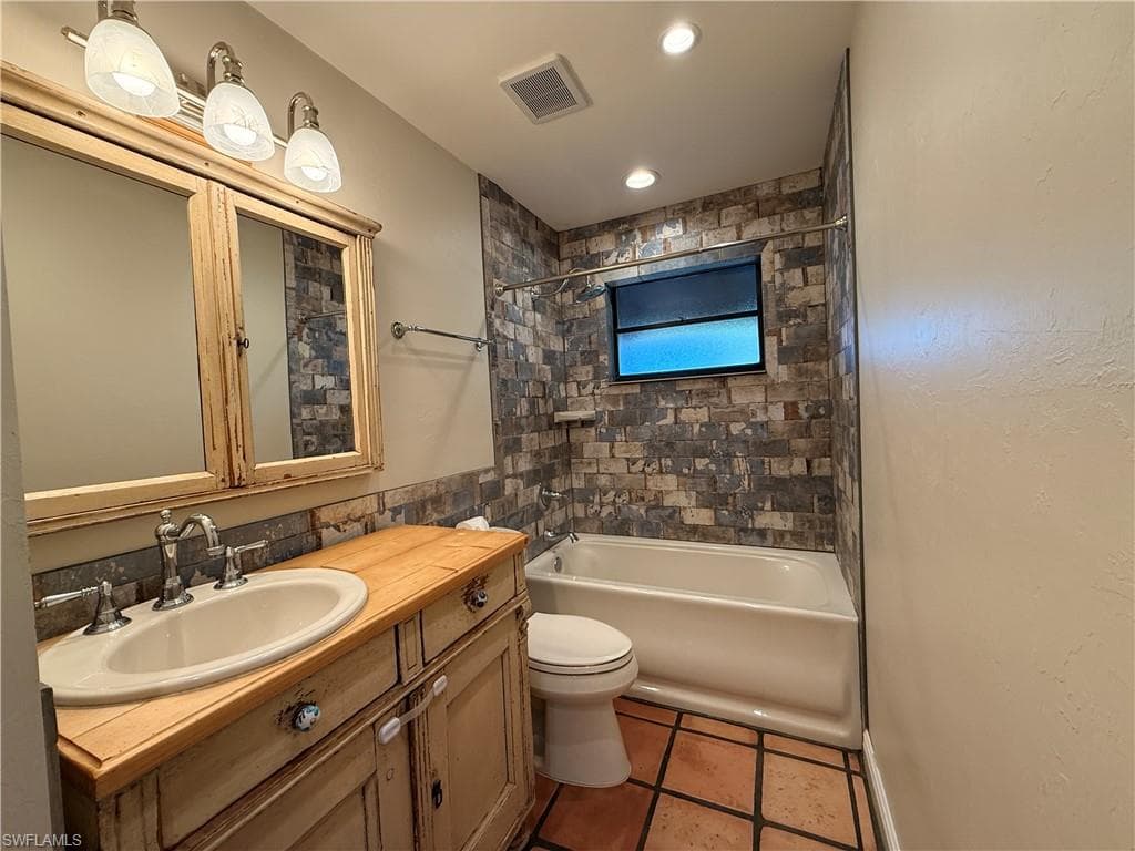 5825 Dogwood Way, NAPLES FL 34116-18