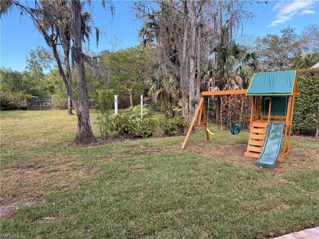 5825 Dogwood Way, NAPLES FL 34116-24