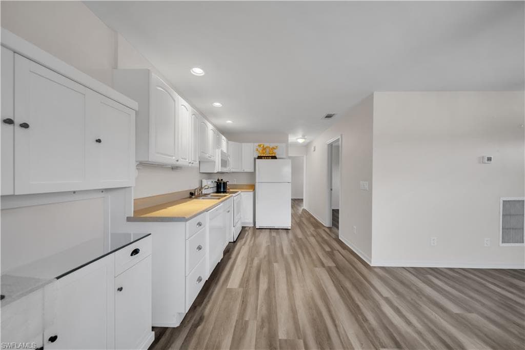 17324/17326 Whitewater CT 326-27
