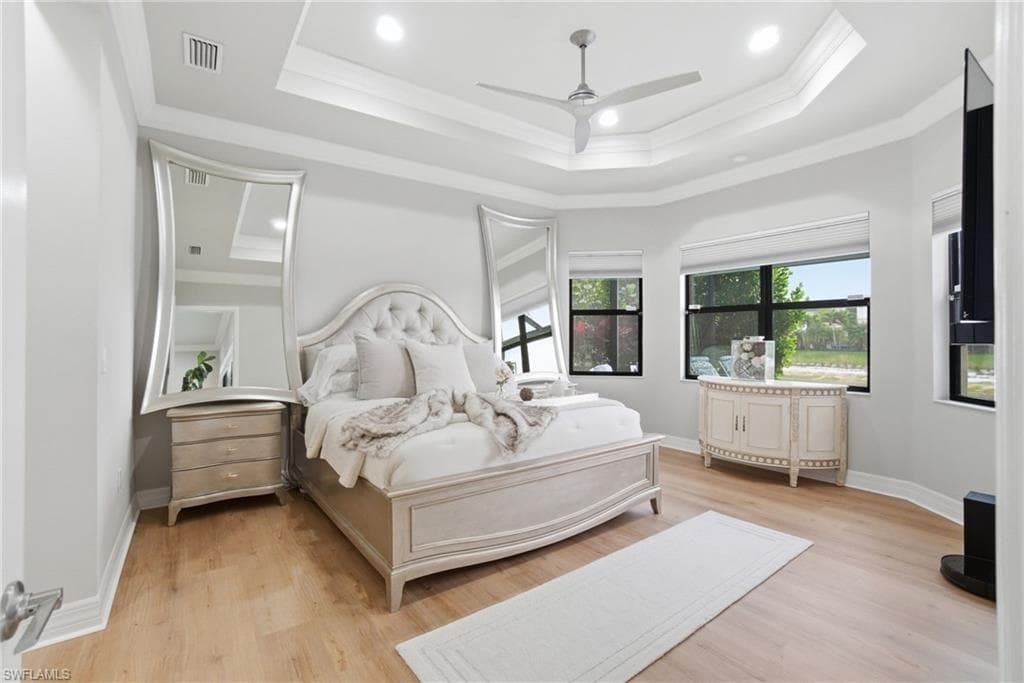 4318 Aurora ST-22