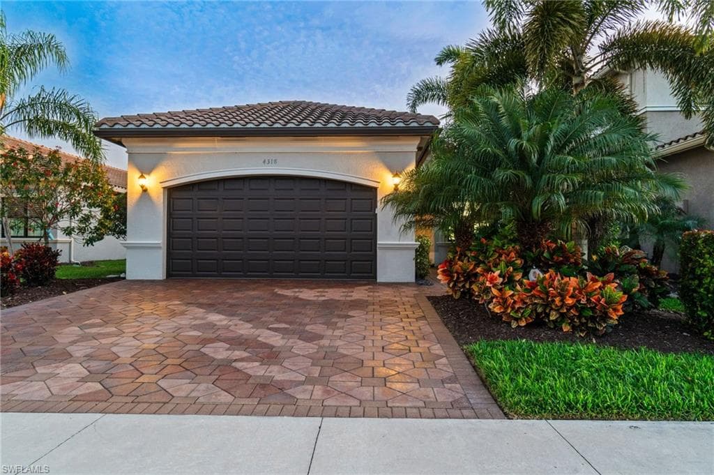 4318 Aurora ST-1