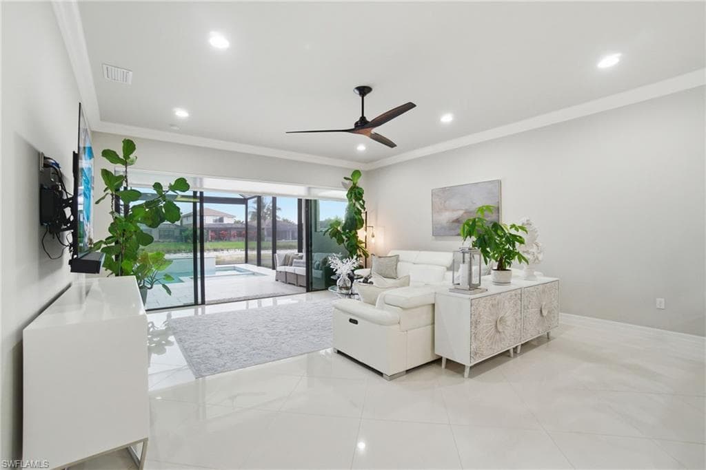 4318 Aurora ST-15
