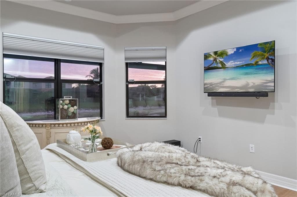 4318 Aurora ST-23