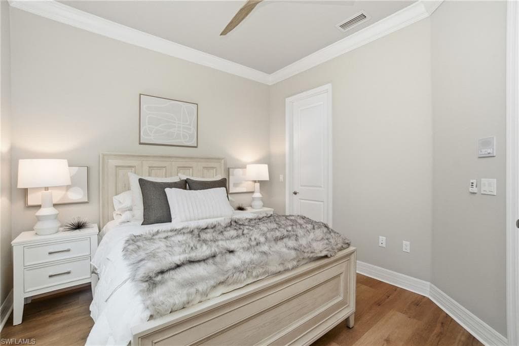 4318 Aurora ST-33