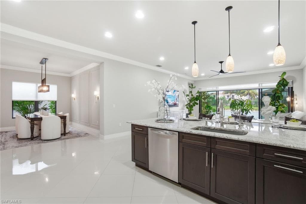 4318 Aurora ST-13