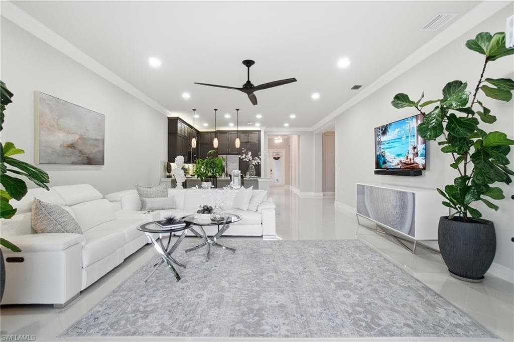 4318 Aurora ST-17