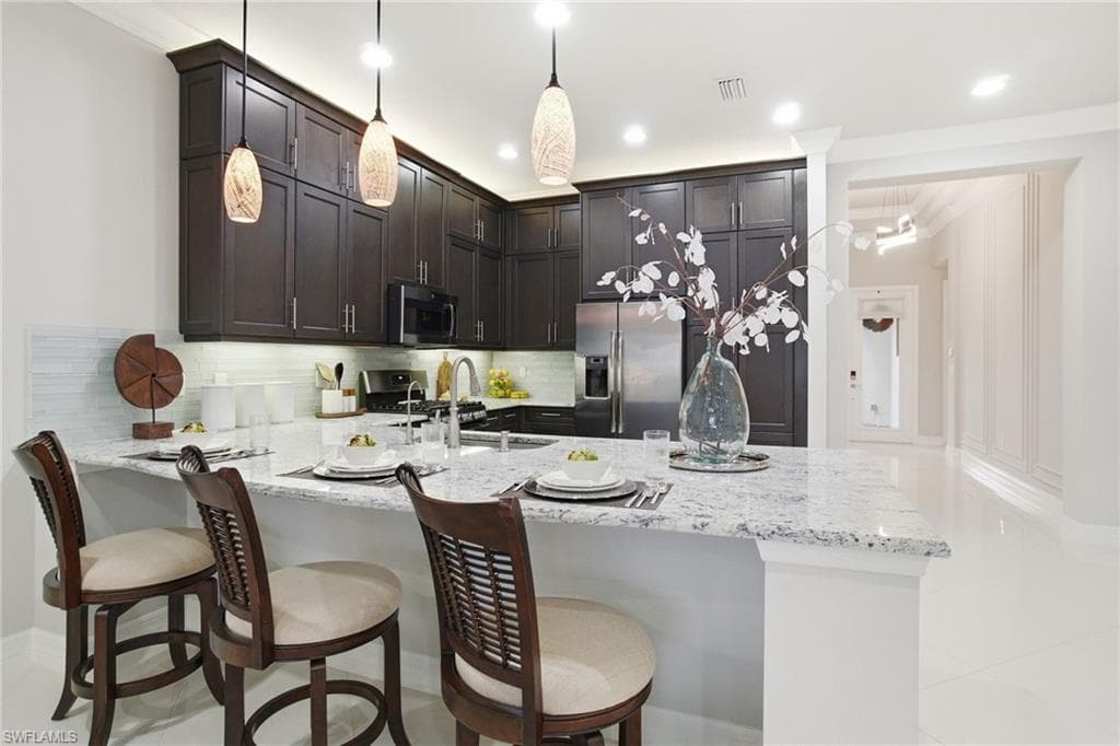 4318 Aurora ST-10