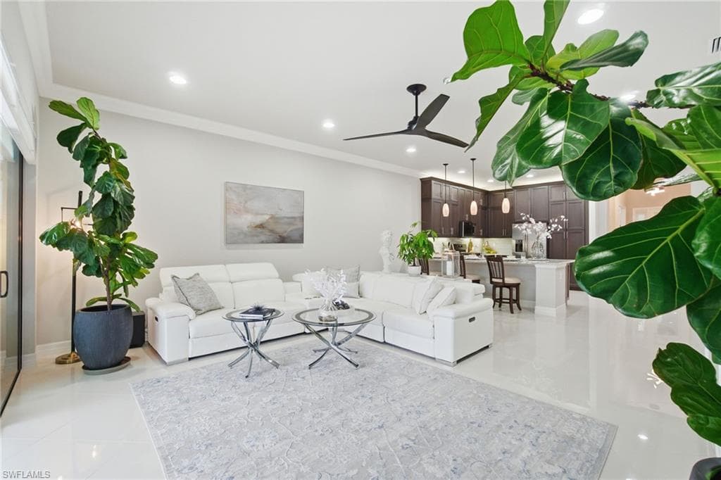 4318 Aurora ST-18