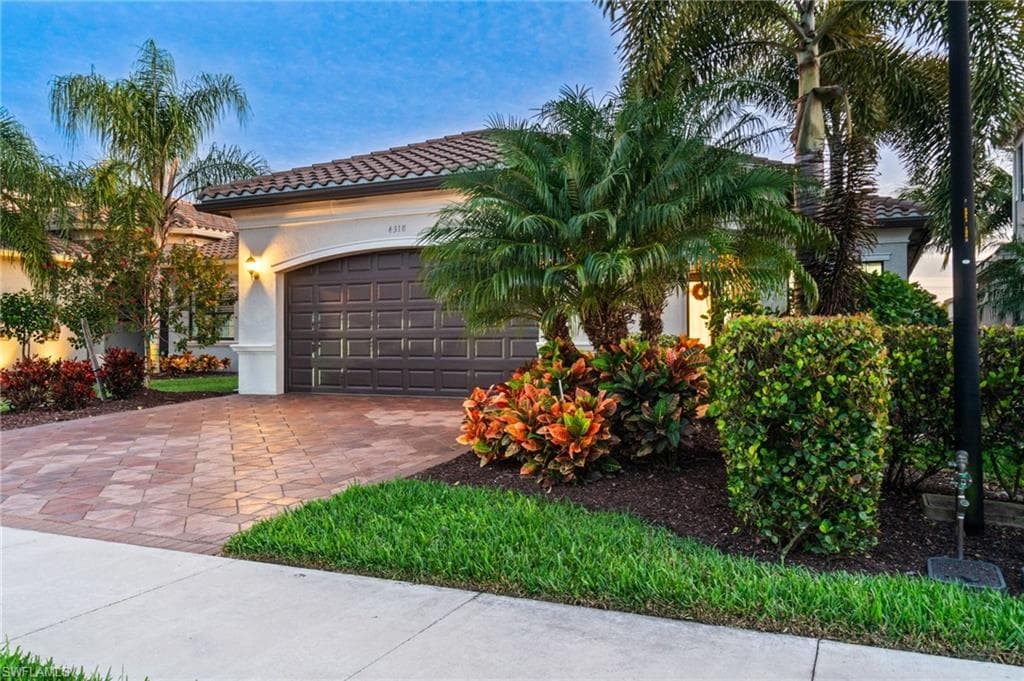 4318 Aurora ST-7