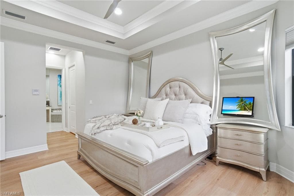4318 Aurora ST-24