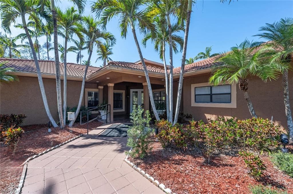 2190 Arbour Walk CIR # 2221, NAPLES FL 34109-21