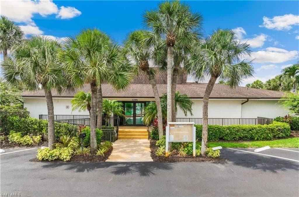 4220 Looking Glass LN # 4302, NAPLES FL 34112-5