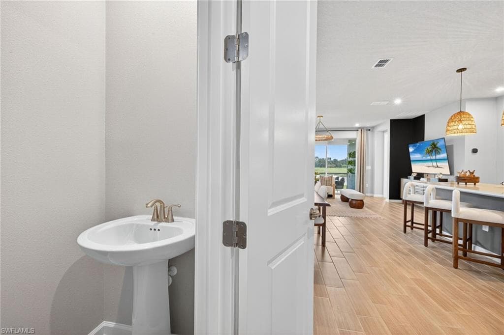 1600 Summerlit AVE, NAPLES FL 34114-7
