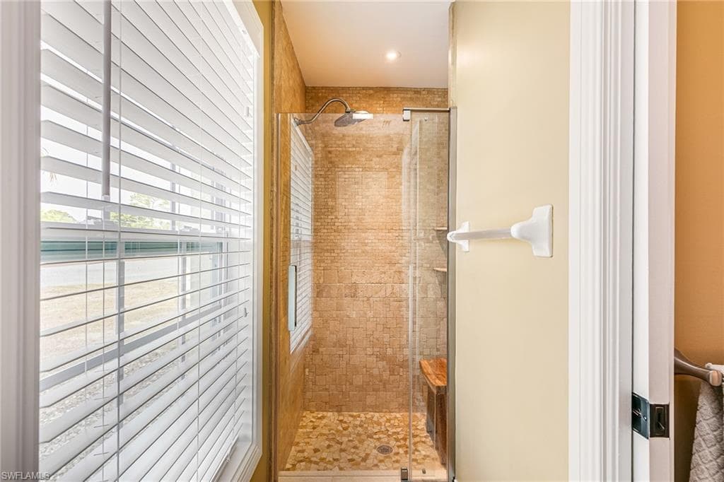401 Candlewick CIR E-32