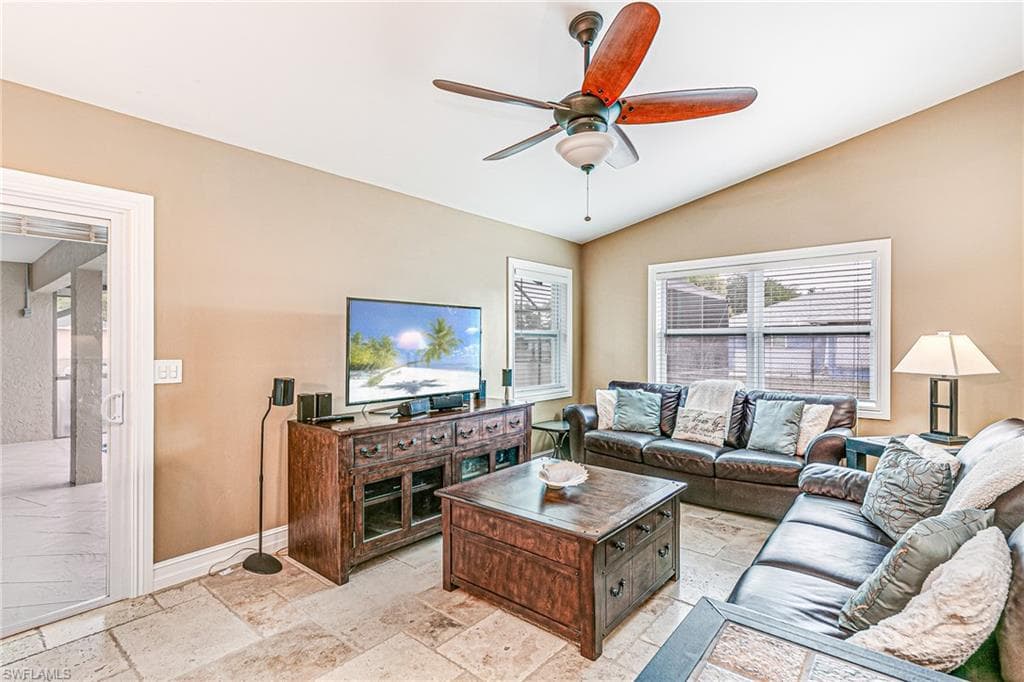 401 Candlewick CIR E-17
