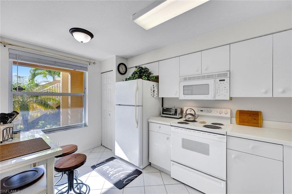 2469 Millcreek LN # 102, NAPLES FL 34119-8