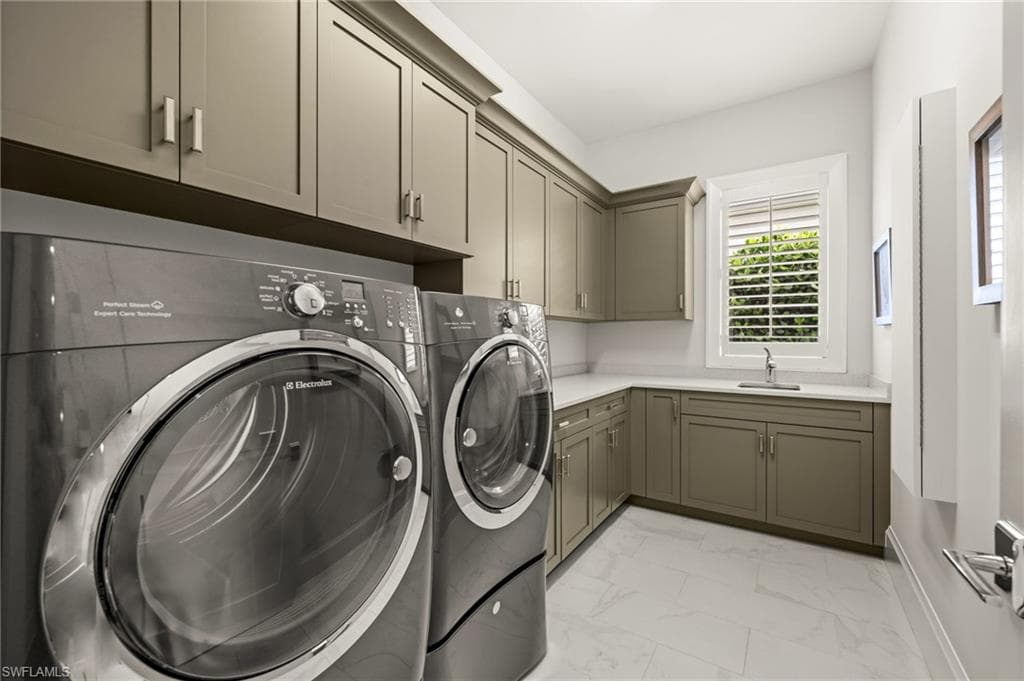 784 Anderson DR, NAPLES FL 34103-31