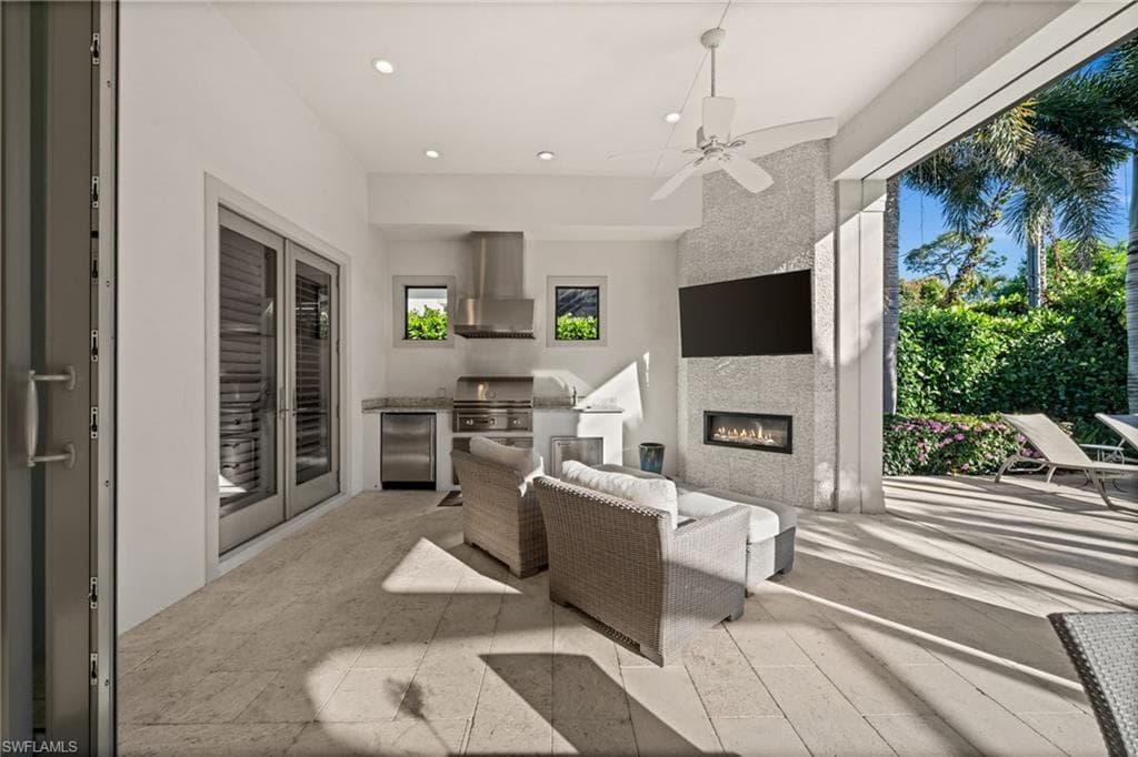 784 Anderson DR, NAPLES FL 34103-34