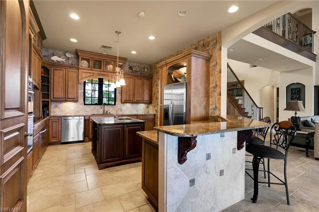 879 W Cape Estates CIR, CAPE CORAL FL 33993-5