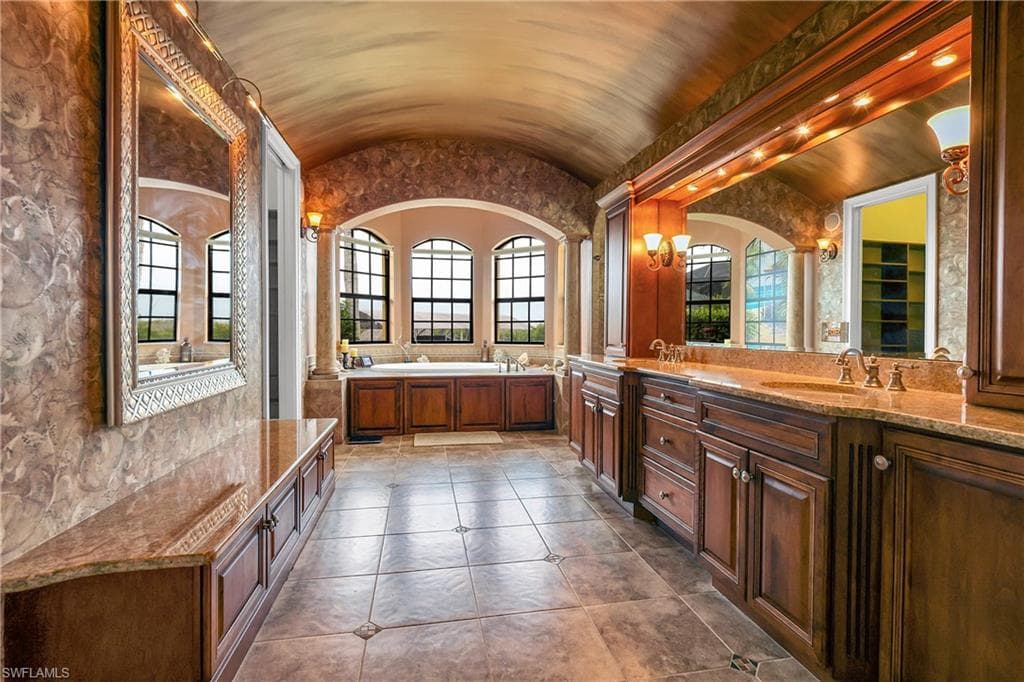 879 W Cape Estates CIR, CAPE CORAL FL 33993-15