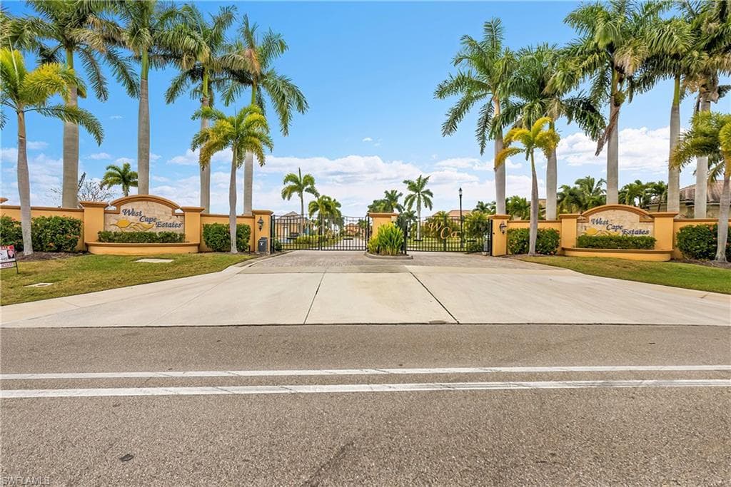 879 W Cape Estates CIR, CAPE CORAL FL 33993-2