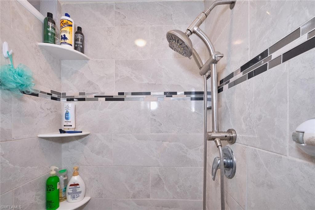 2213 River Pine DR, FORT MYERS FL 33905-17