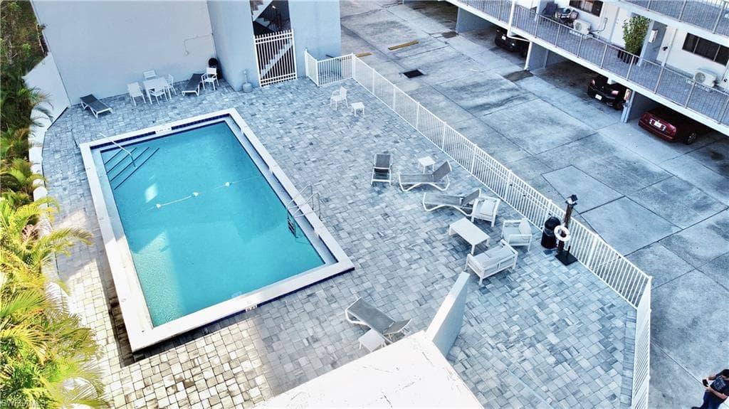 826 Wiggins Pass RD # 307, NAPLES FL 34110-1