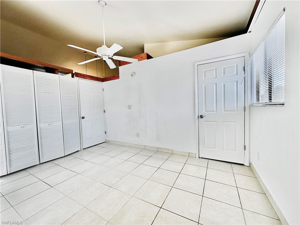 826 Wiggins Pass RD # 307, NAPLES FL 34110-12