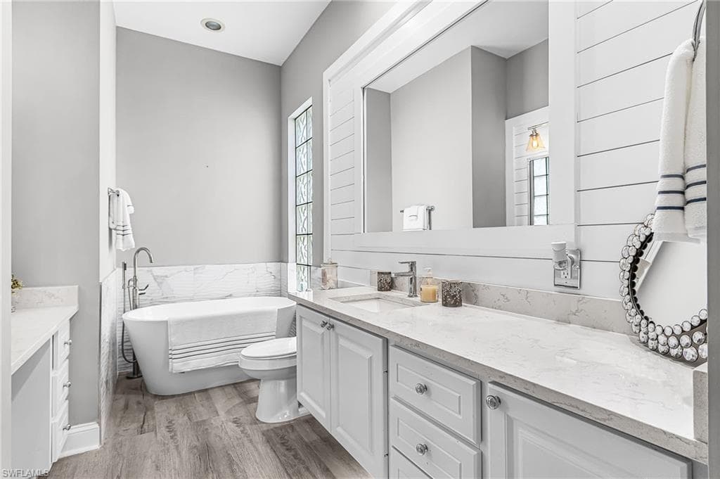 7549 Garibaldi CT, NAPLES FL 34114-20