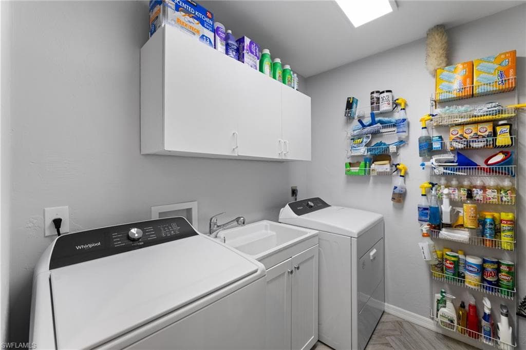 2467 Pine Woods CIR # 3, NAPLES FL 34105-32